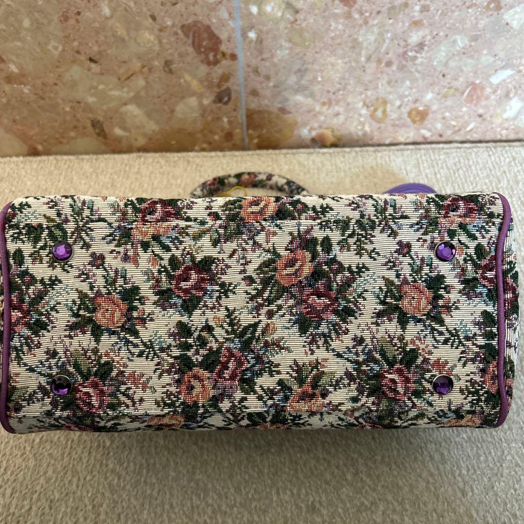 Think Bee! のバック