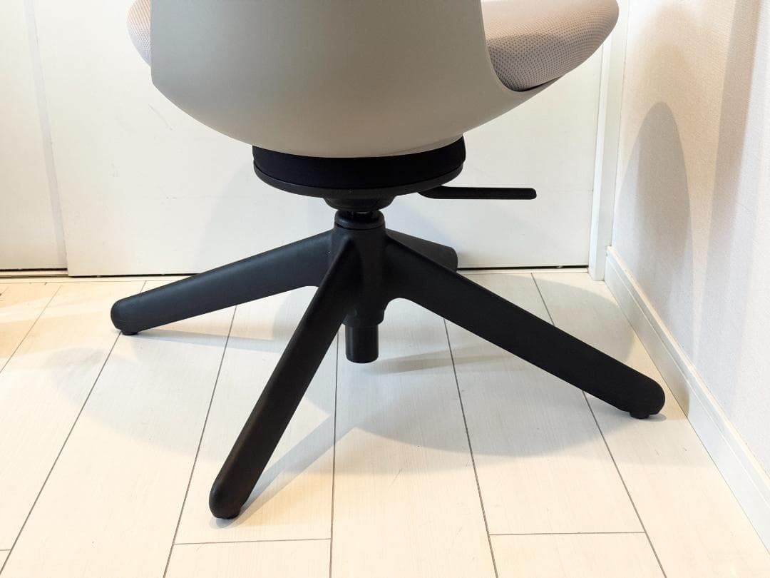 KOKUYO ingLIFE ミディアムグレージュ 固定脚 肘かけ無し