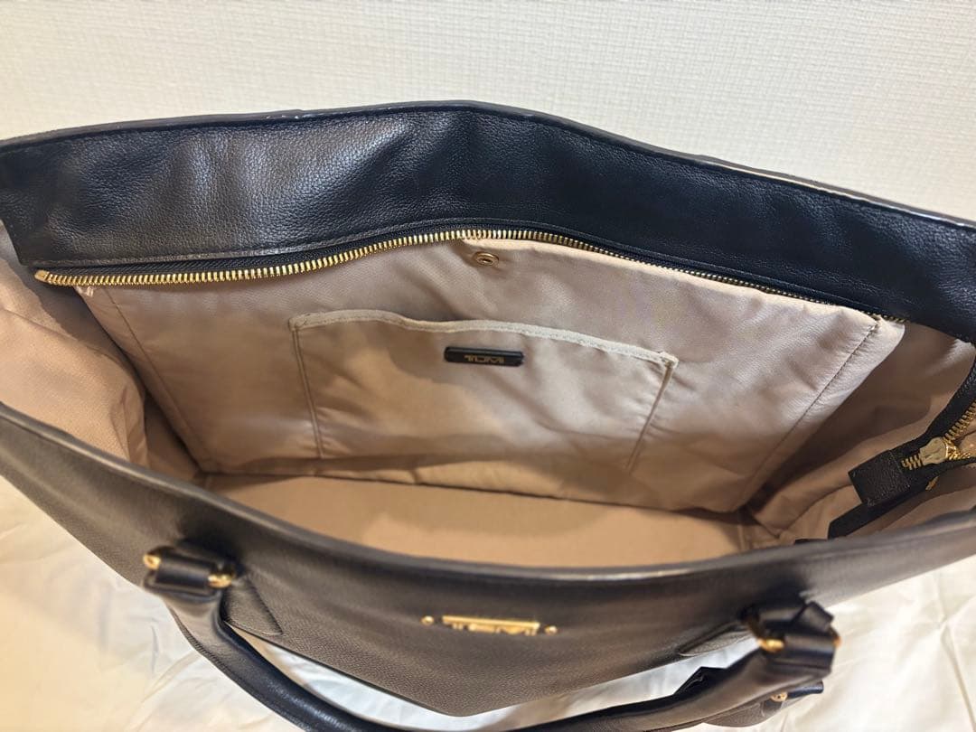 TUMI ブラック レザートートバッグ