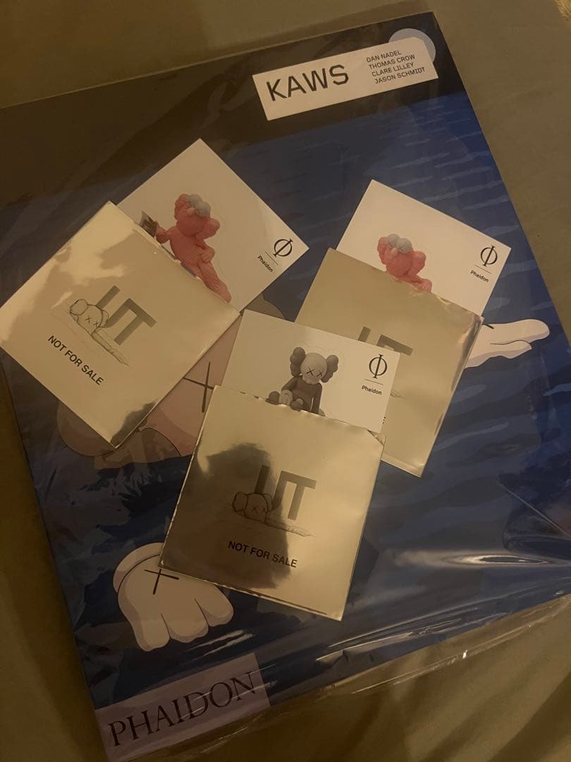【新品】KAWS アートブック Phaidon Book w/ Sticker