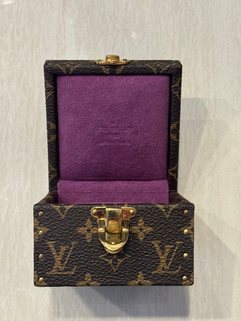 LOUIS VUITTON　ルイ・ヴィトン　モノグラム　ジュエリーケース