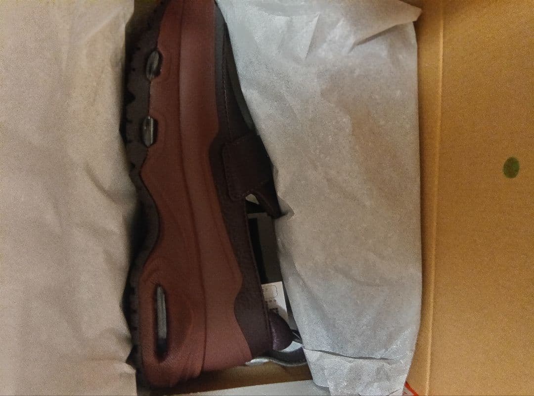 ナイキ　エアマックス　 フェノメナ　バーガンディ