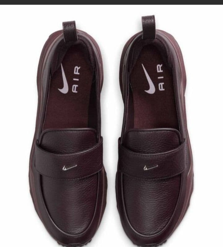ナイキ　エアマックス　 フェノメナ　バーガンディ