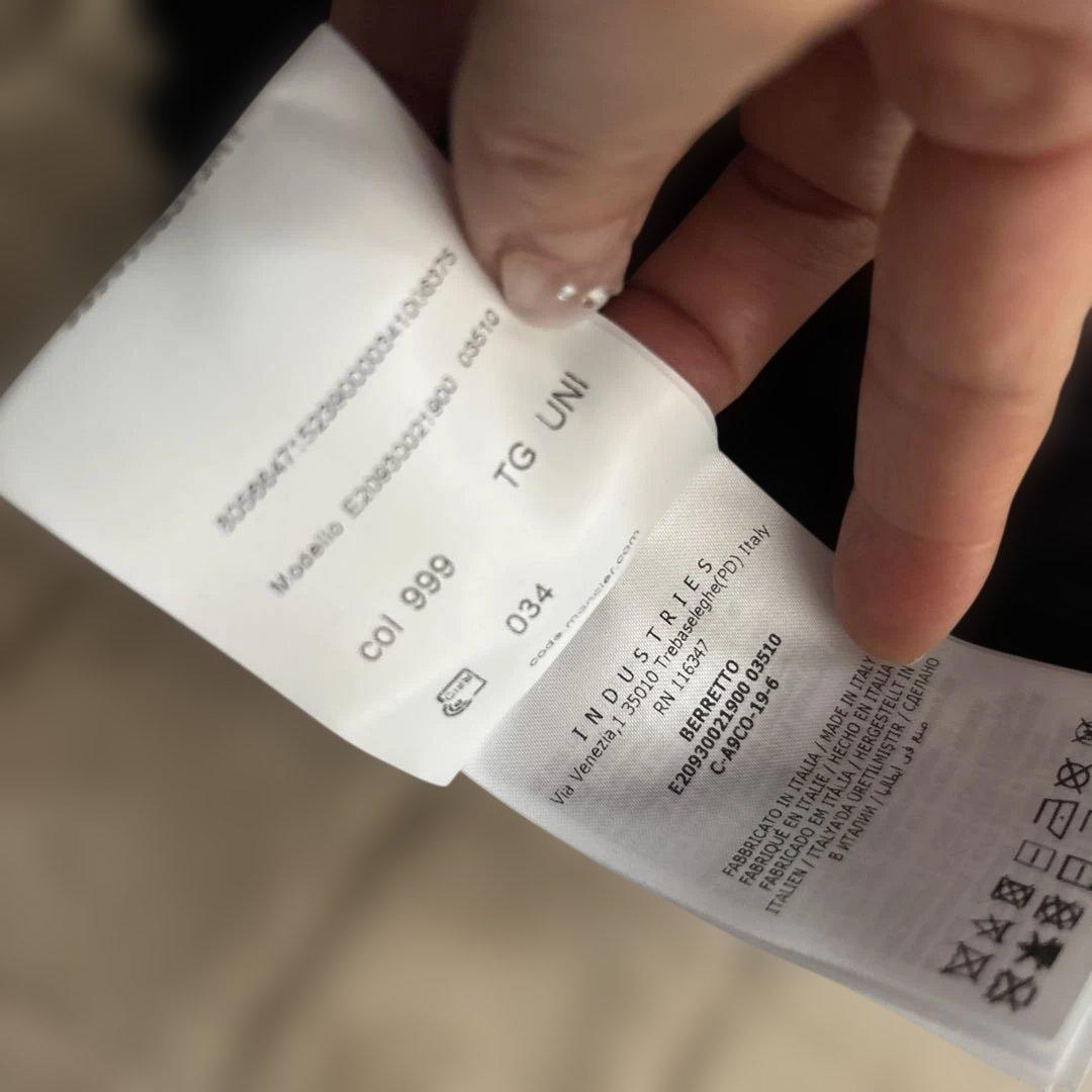 MONCLER ファー付きニット帽 黒