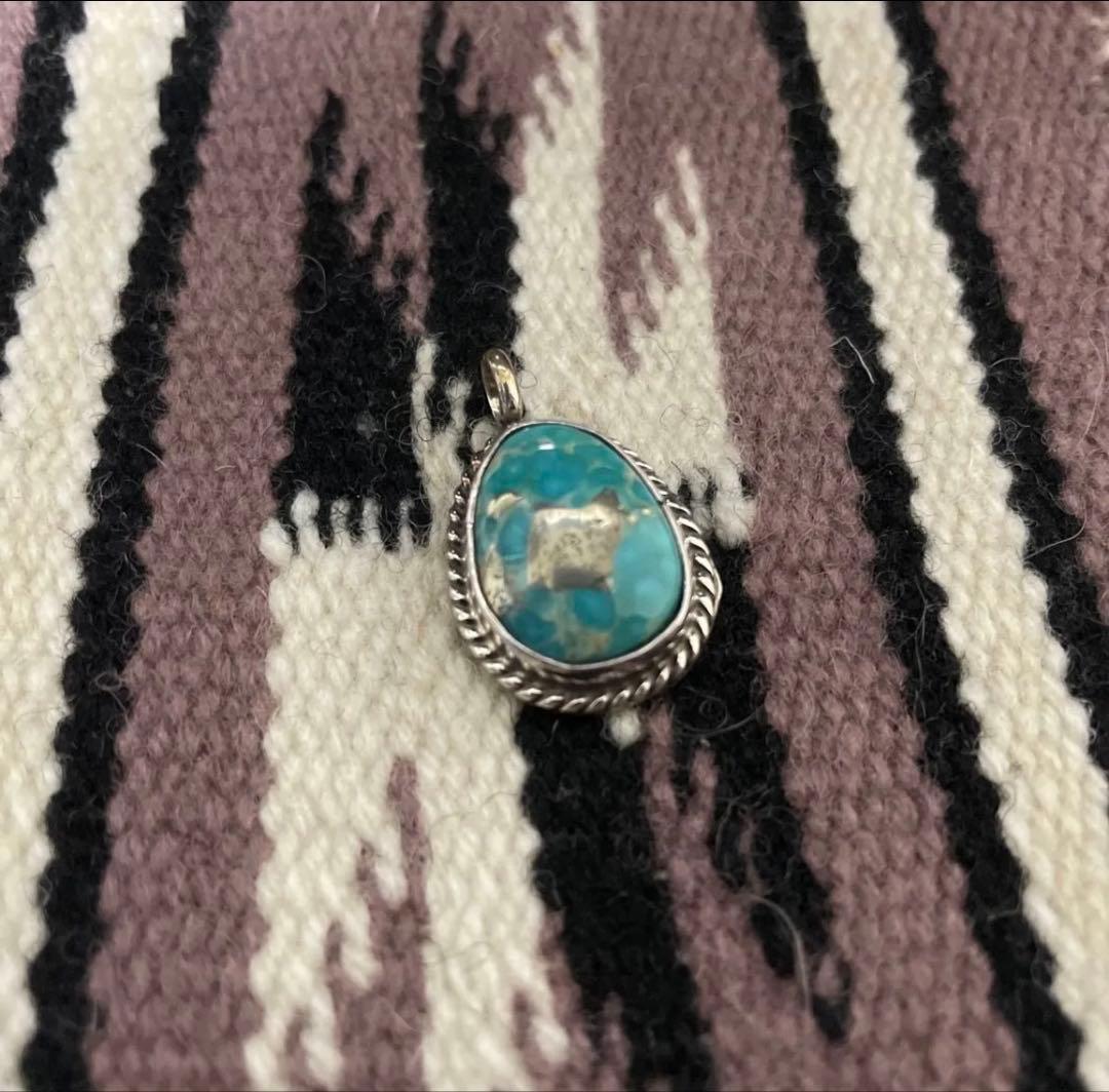 ナバホ　ナチュラルキングマン パイライト ペンダント　トップ