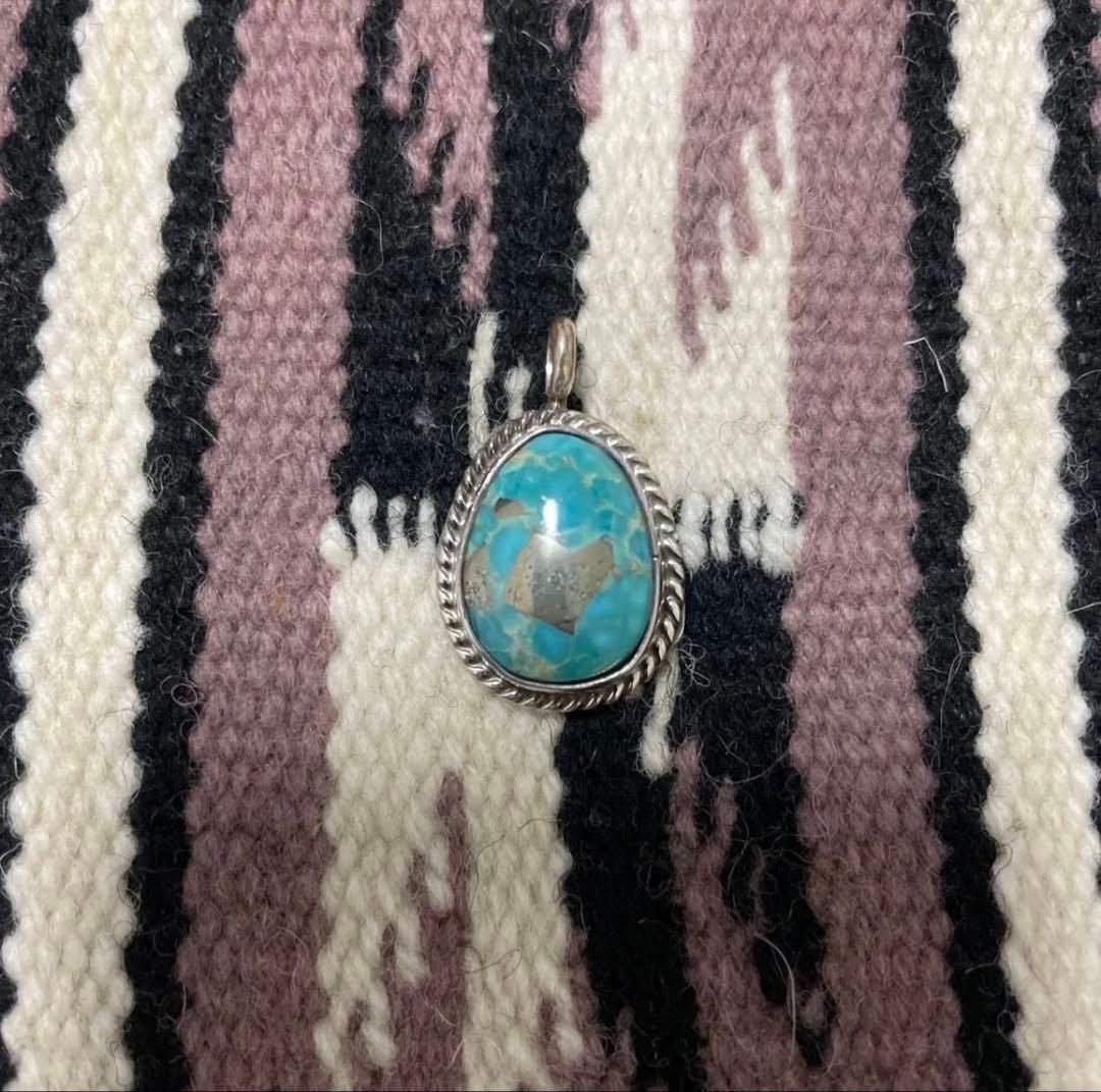 ナバホ　ナチュラルキングマン パイライト ペンダント　トップ