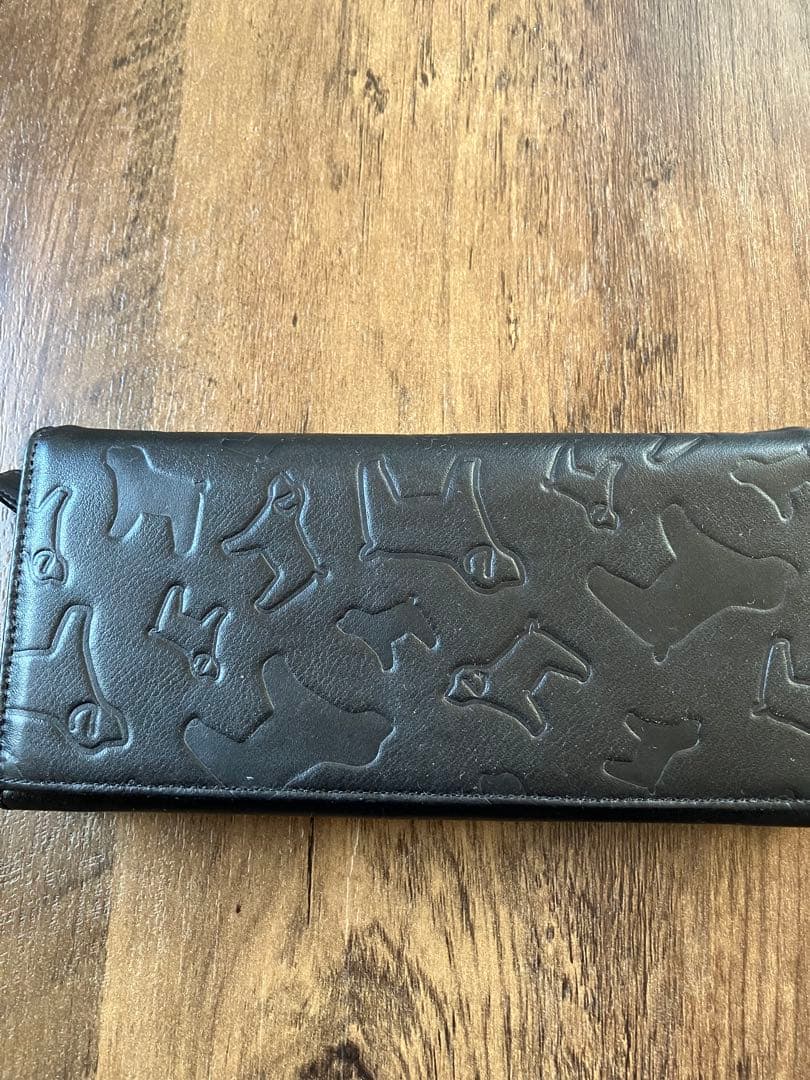 キタムラ　犬のエンボス加工 ブラック長財布
