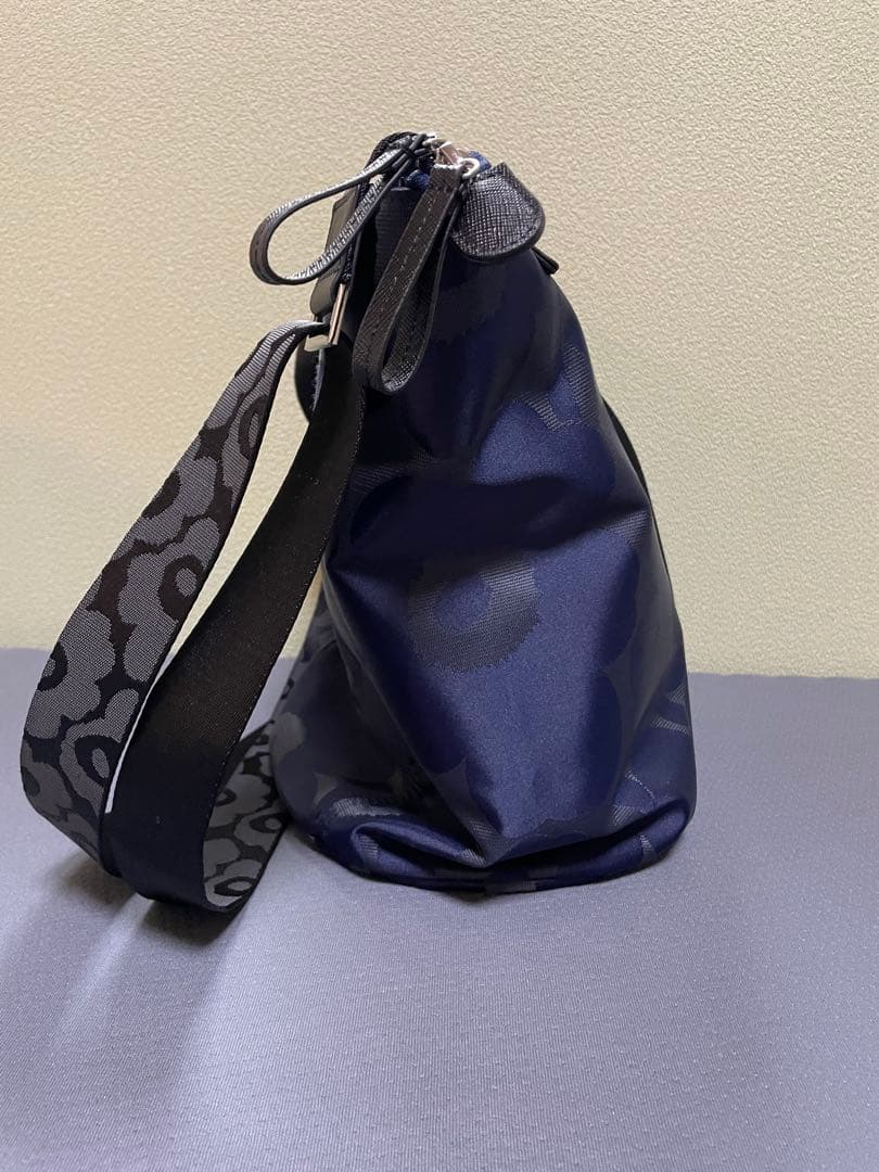 マリメッコ ALL DAY BUCKET SOLID ショルダーバッグ　ネイビー