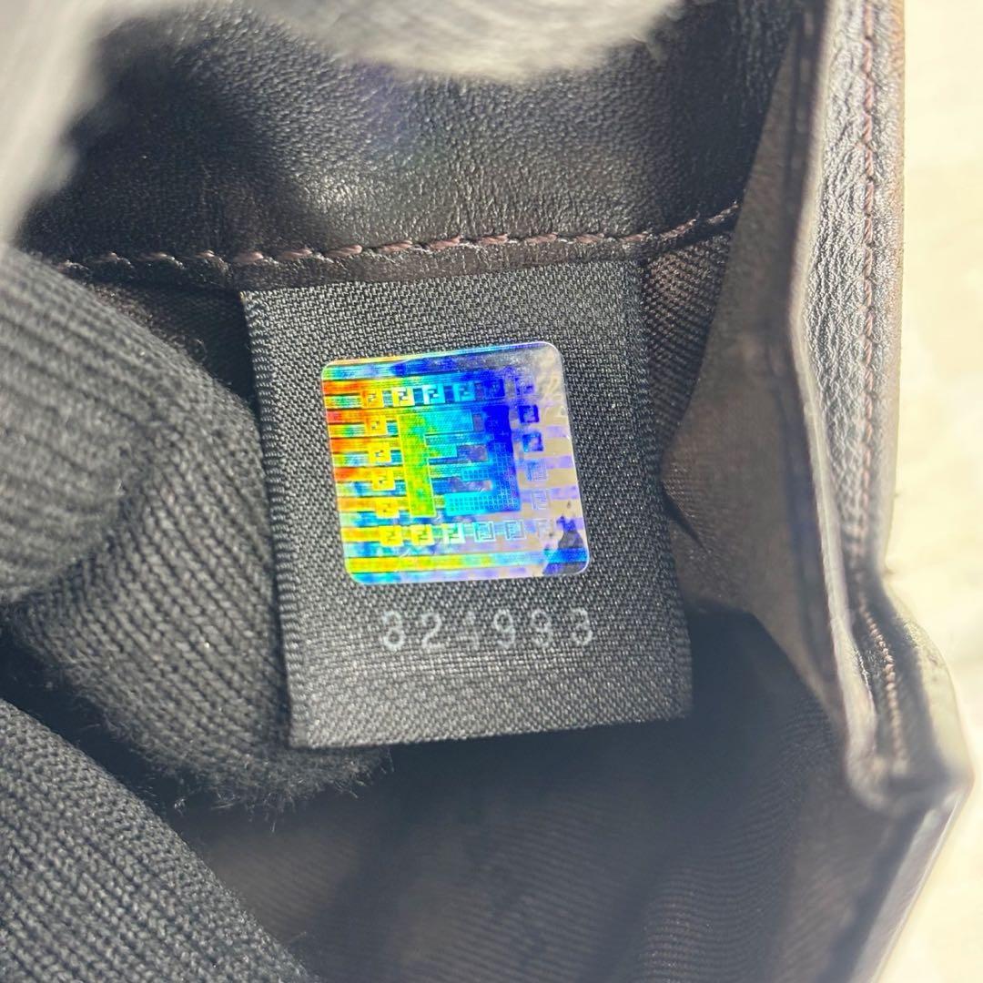 極美品　FENDI フェンディ　財布　二つ折り　M63