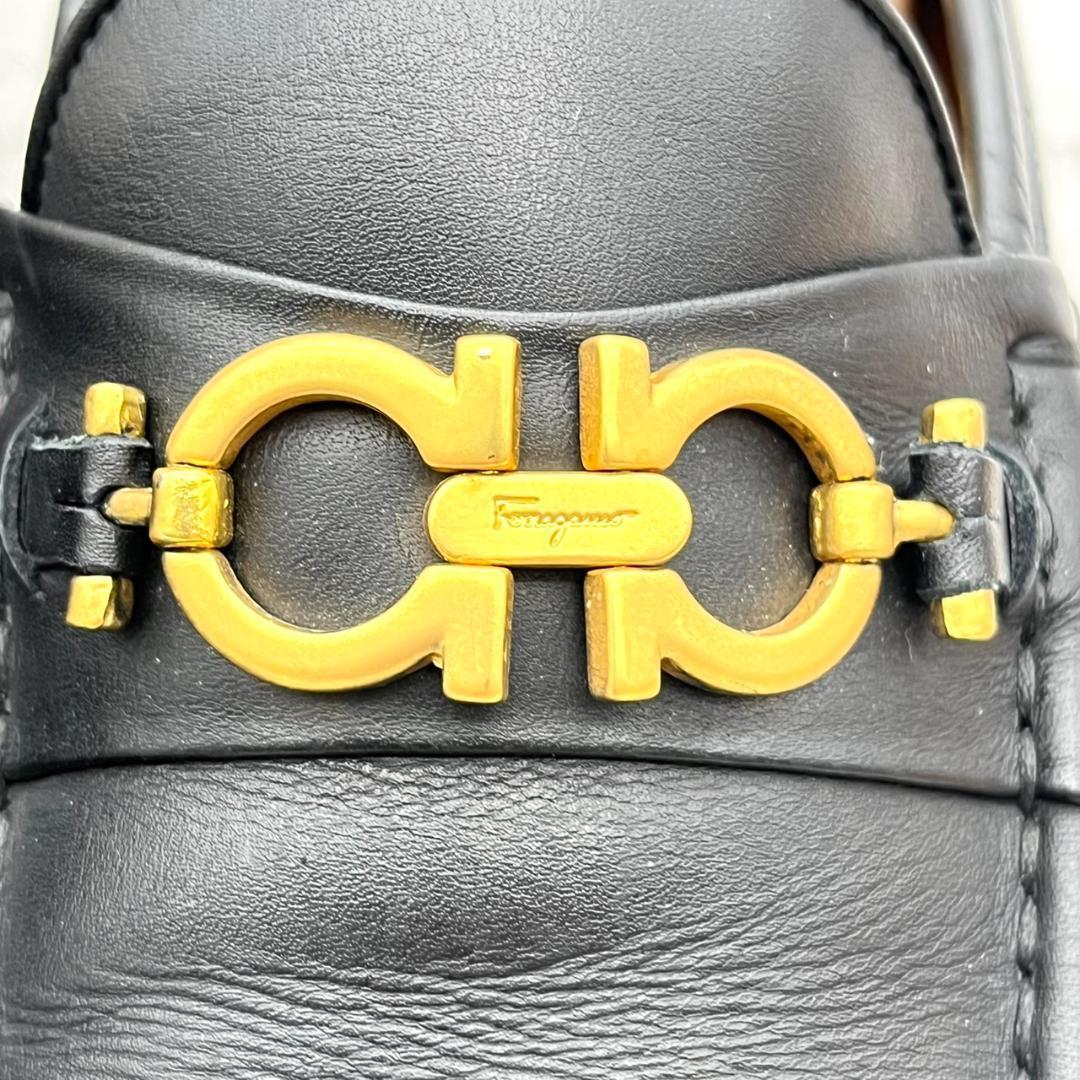 フェラガモ ローファー ガンチーニ ゴールド金具 ブラック レザー 25.5