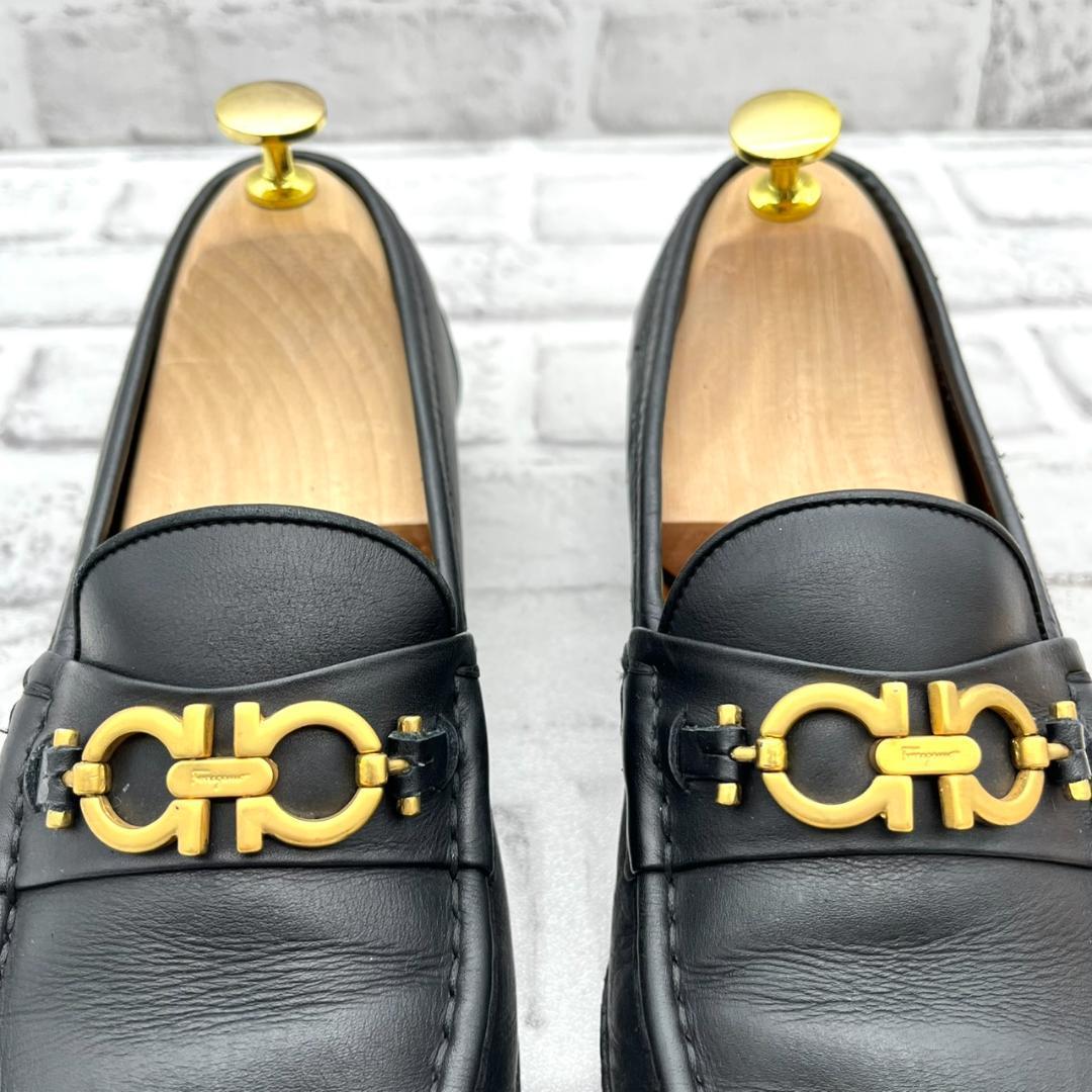 フェラガモ ローファー ガンチーニ ゴールド金具 ブラック レザー 25.5