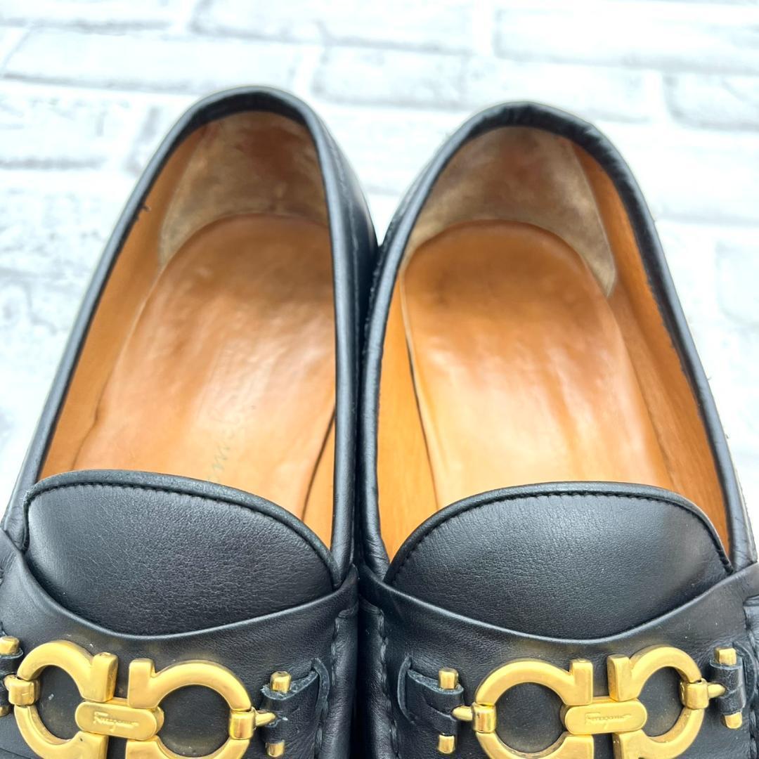 フェラガモ ローファー ガンチーニ ゴールド金具 ブラック レザー 25.5