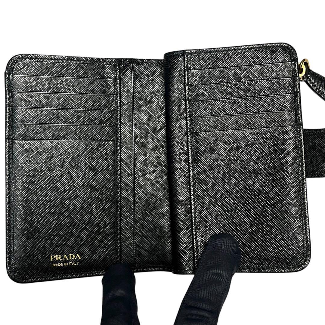 希少✨プラダ 二つ折り財布 シャイン ロゴ金具 サフィアーノ ブラック 黒
