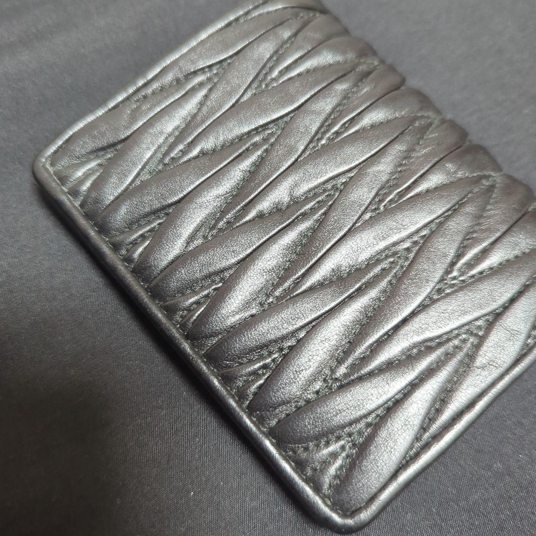 miumiu 黒財布 二つ折り