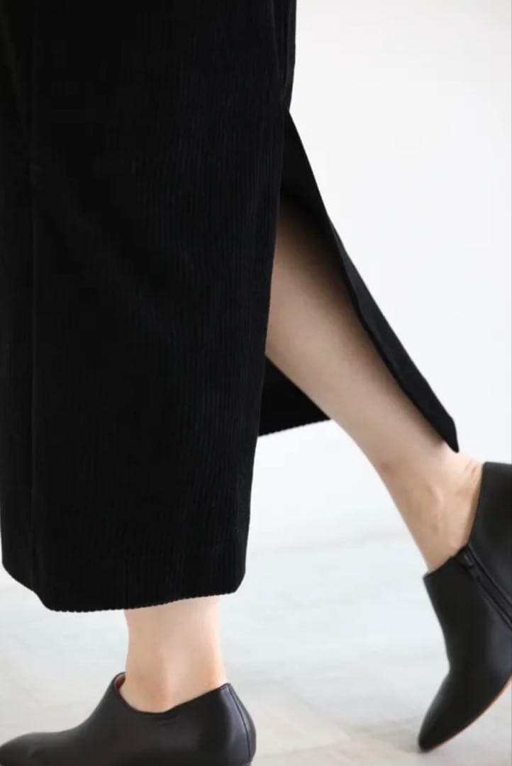 マメクロゴウチ / Ribbed Velour Jersey Dress