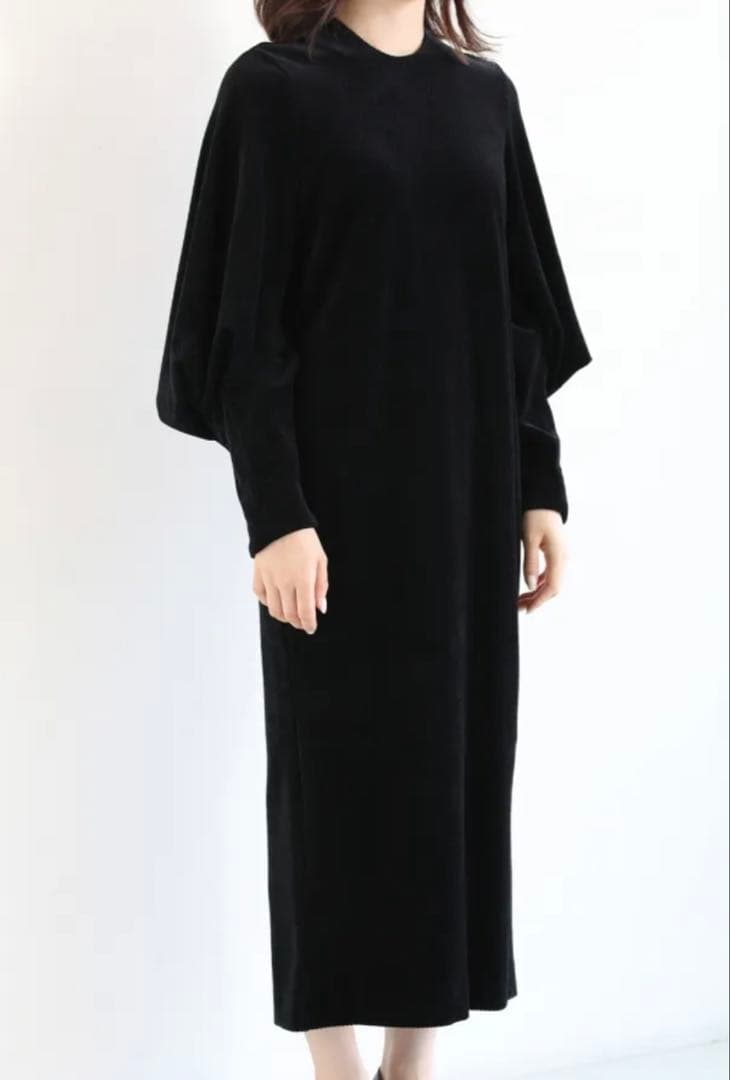マメクロゴウチ / Ribbed Velour Jersey Dress