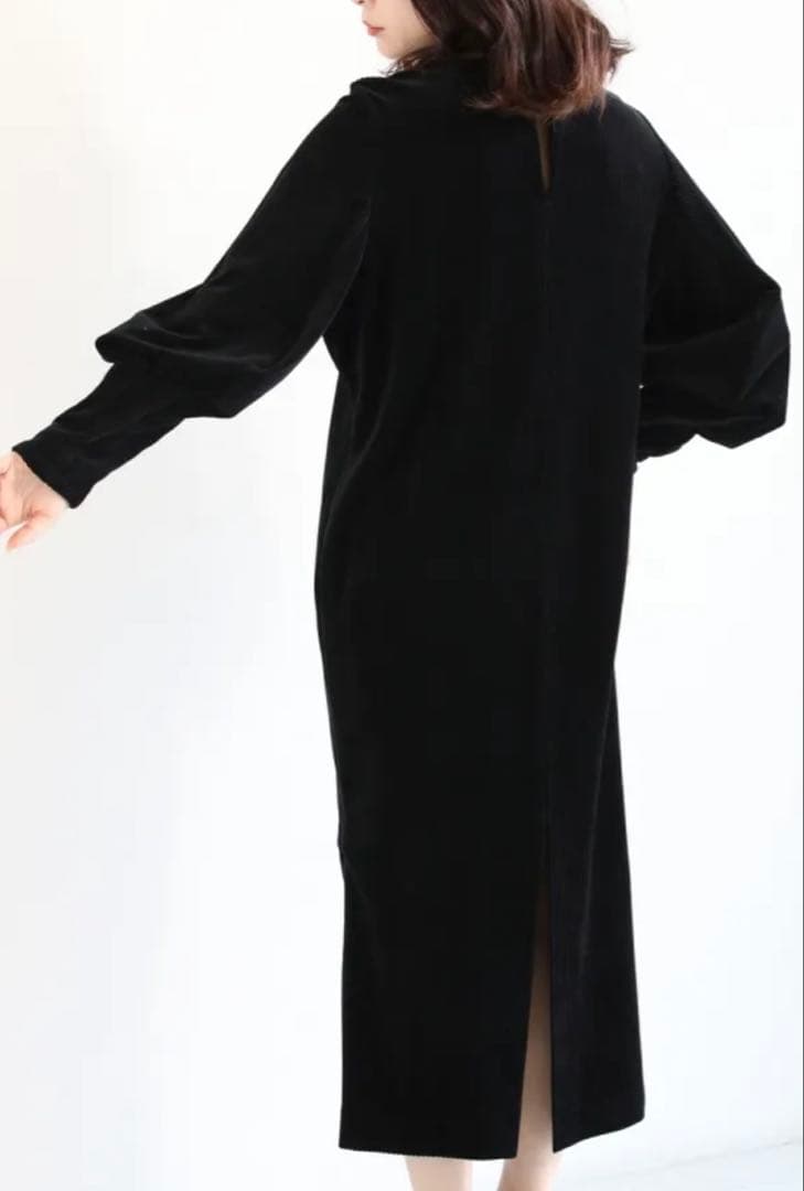 マメクロゴウチ / Ribbed Velour Jersey Dress