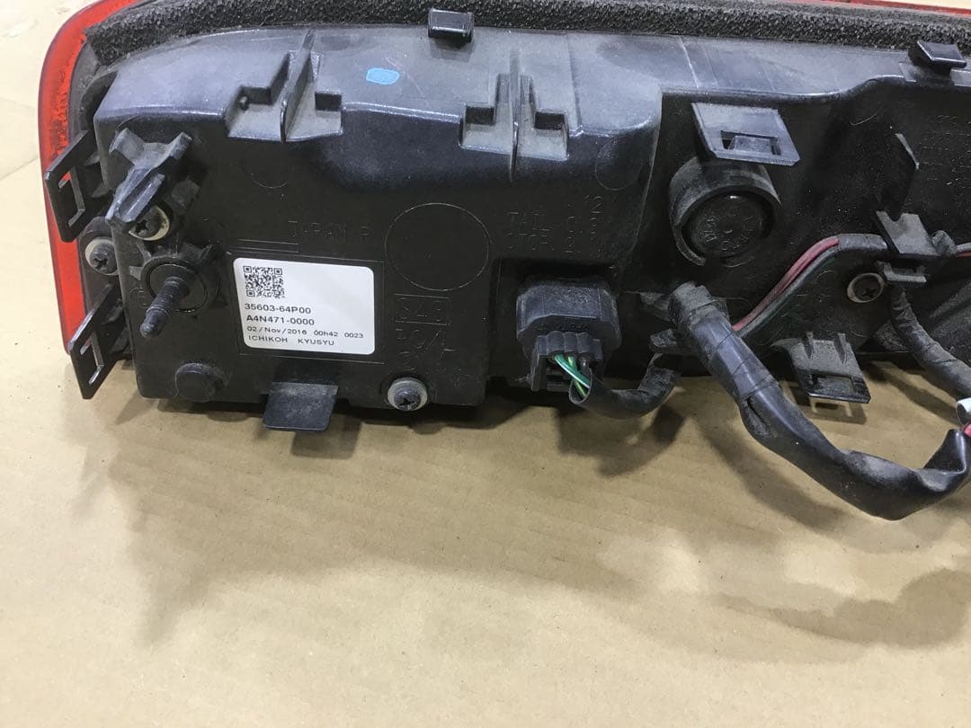 DA17W エブリイワゴン 純正テールランプ 左右