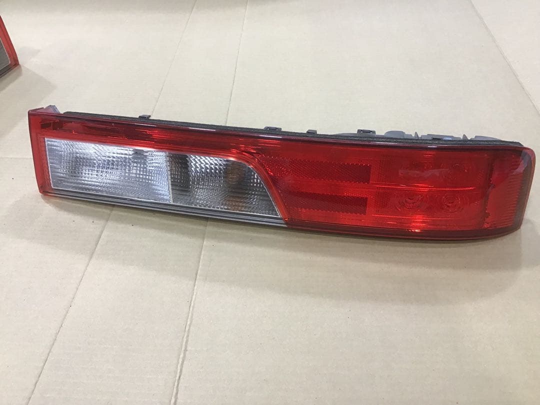 DA17W エブリイワゴン 純正テールランプ 左右