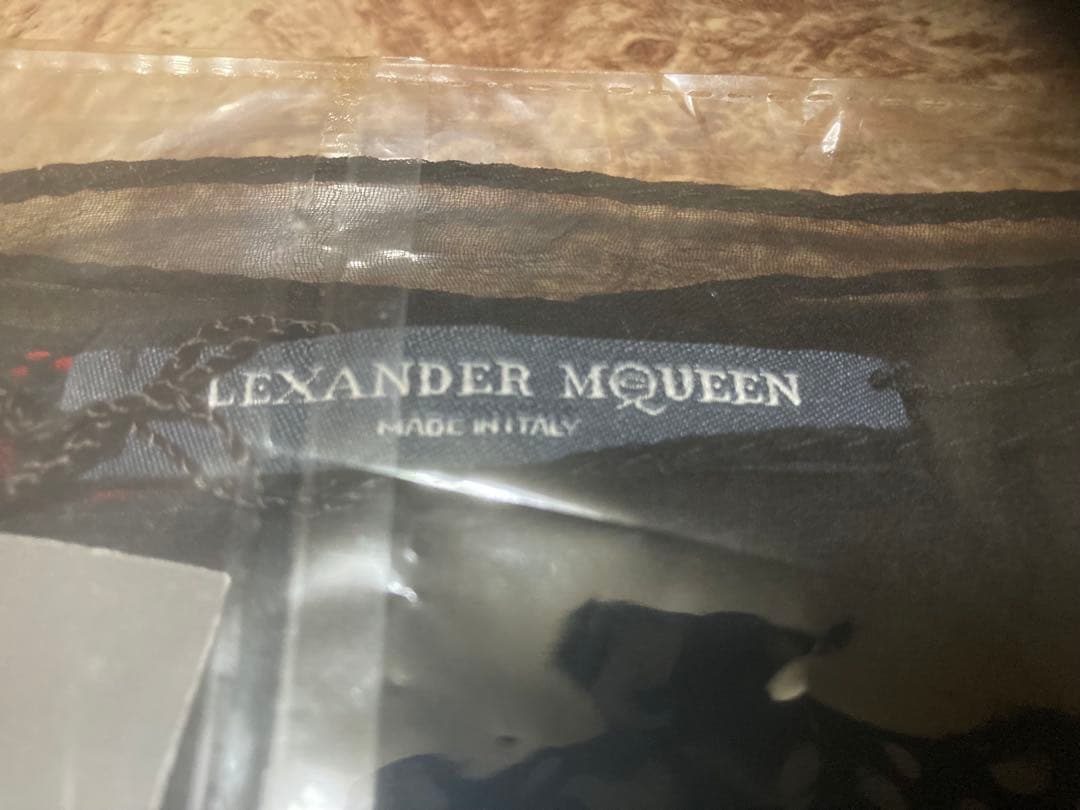 新品 アレキサンダーマックイーン スカーフ 黒×赤 YOSHIKI着同型同色