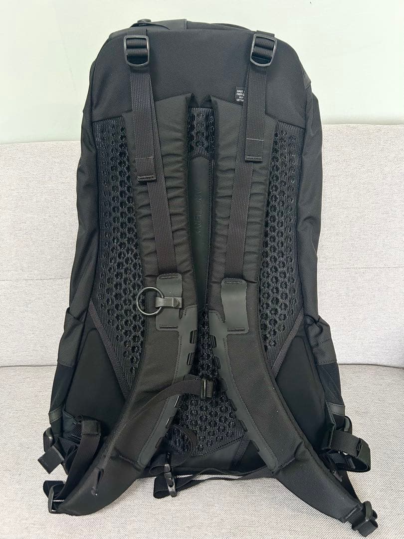 【新品】Arc’teryx アークテリクス アロー22 ブラック 希少