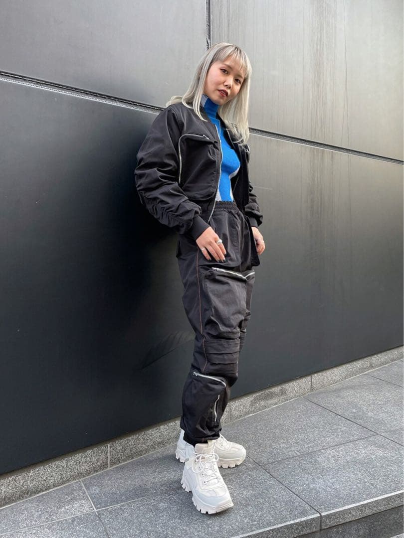 【DIESEL】今季ブルゾン　ボンバージャケット　ロゴ　アウター　ショート丈　黒