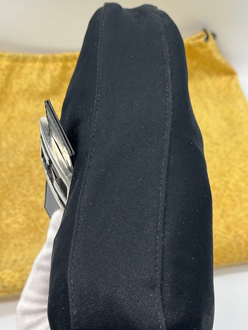 【美品】FENDIフェンディ マンマバケット ブラック　シルバー金具