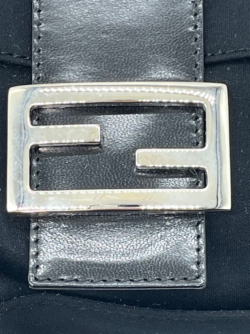 【美品】FENDIフェンディ マンマバケット ブラック　シルバー金具