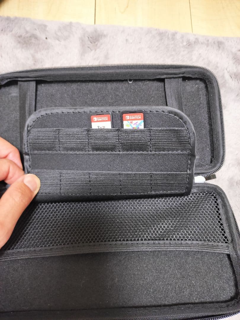 ニンテンドースイッチ本体セット、おまけケース付き