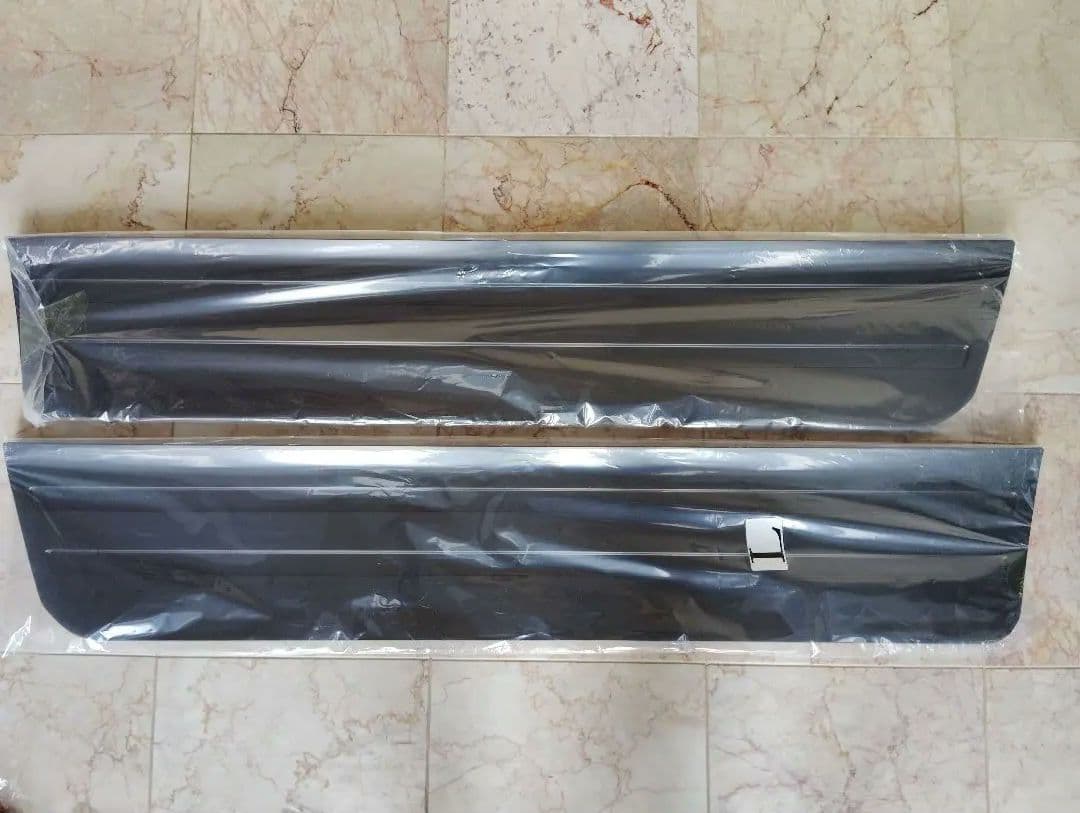 ジムニー JB64 、74サイドドアパネル 2枚セット　新品・未使用品 送料込み