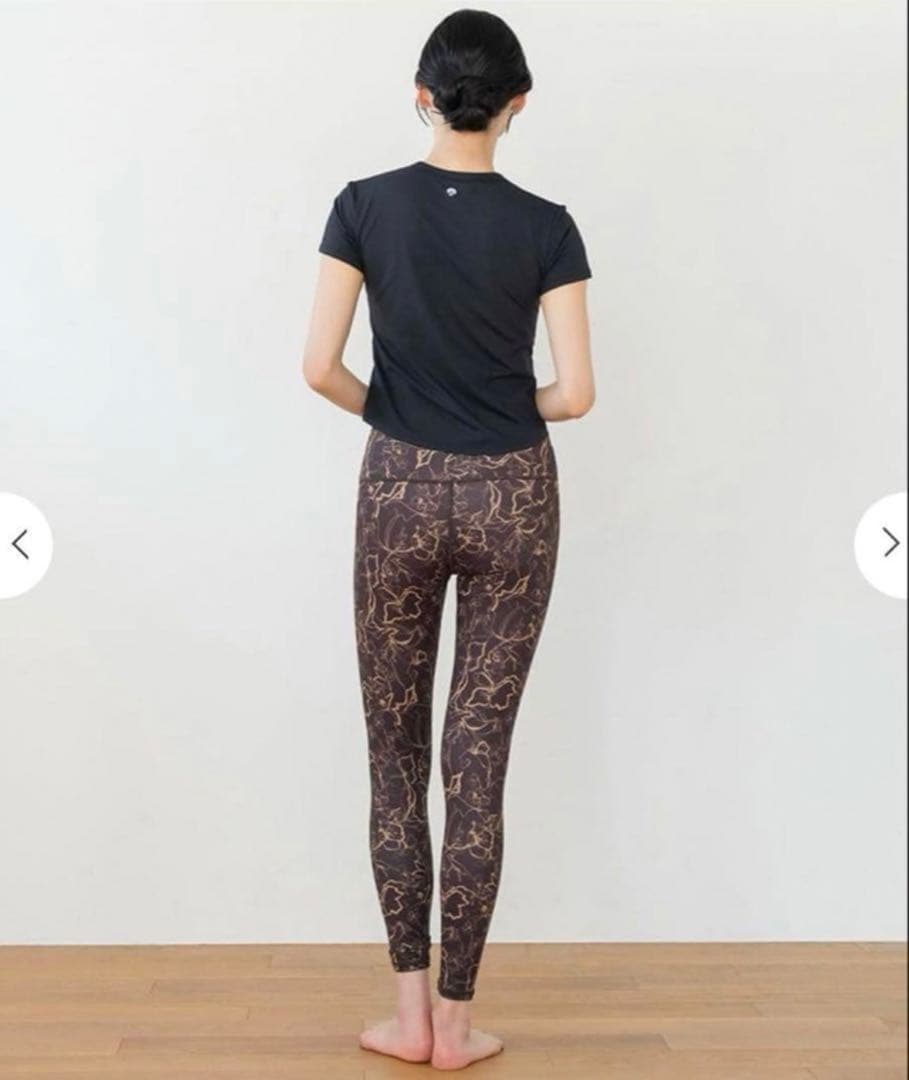 2/22までの価格【新品】SUKALA カップ付きTee&レギンスセットアップ