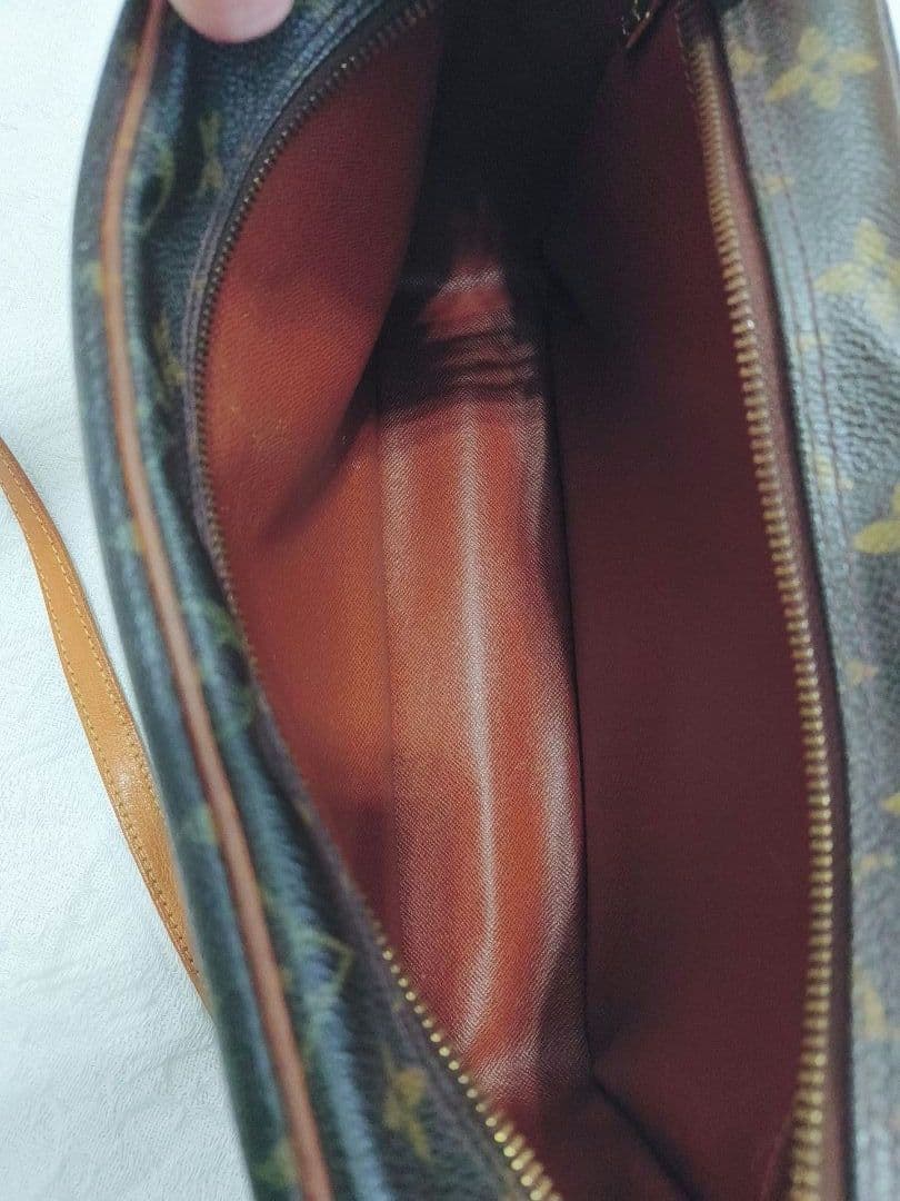 LOUIS VUITTON ショルダーバッグ