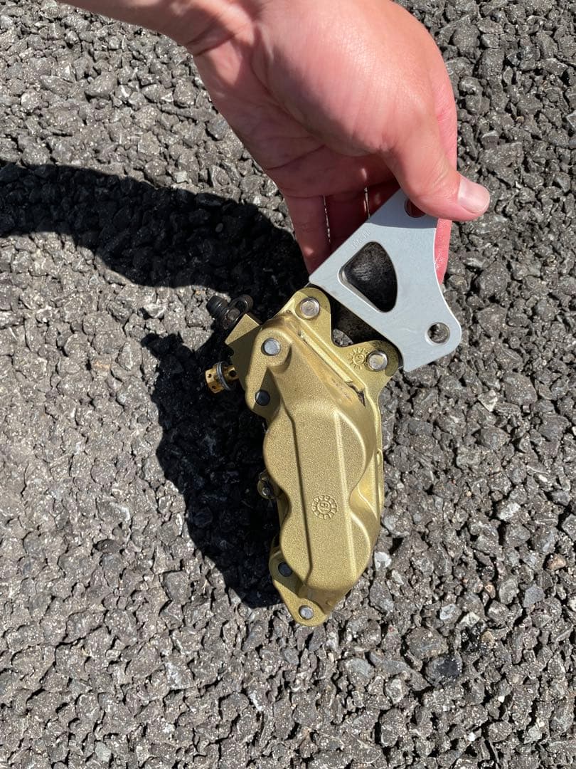 バイクブレーキキャリパー　ブレンボ