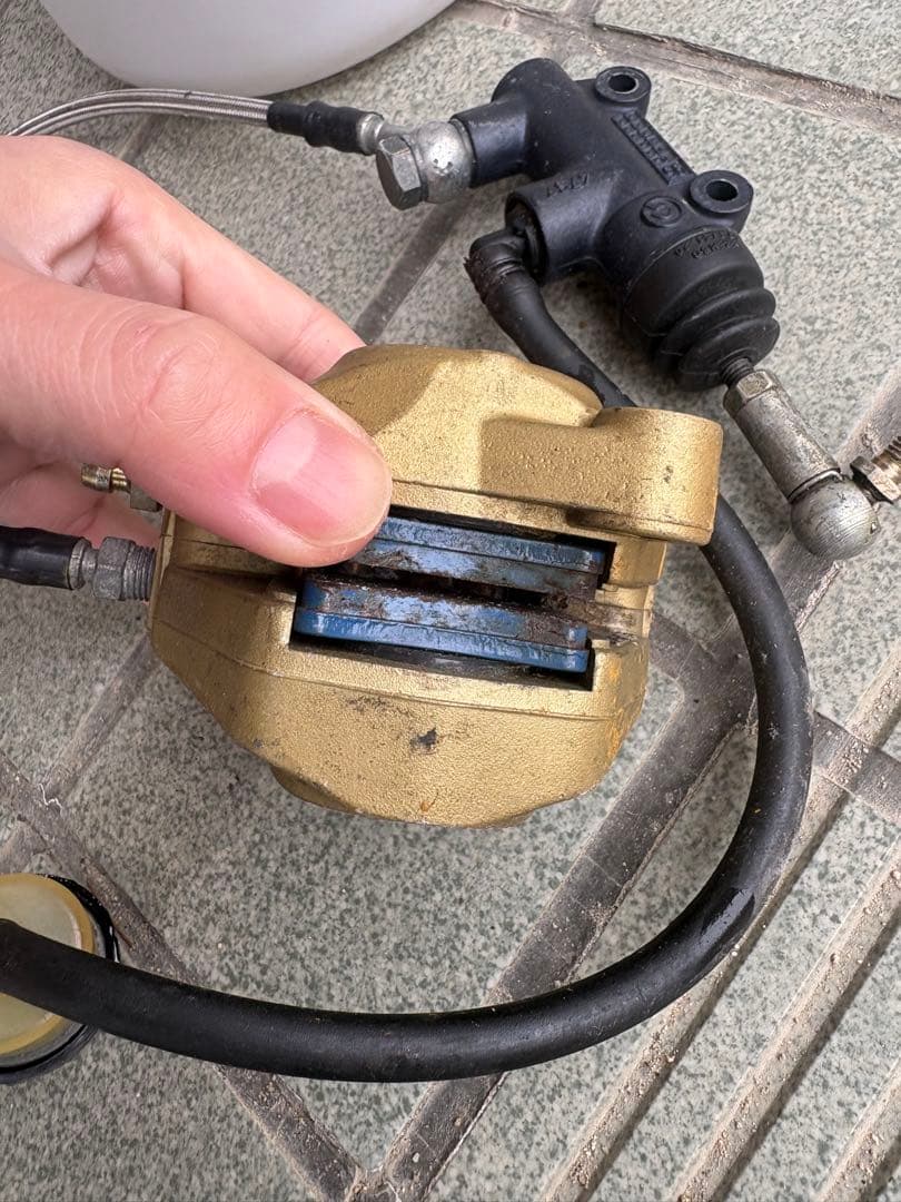 brembo ブレンボマスター付き対抗２ポッド