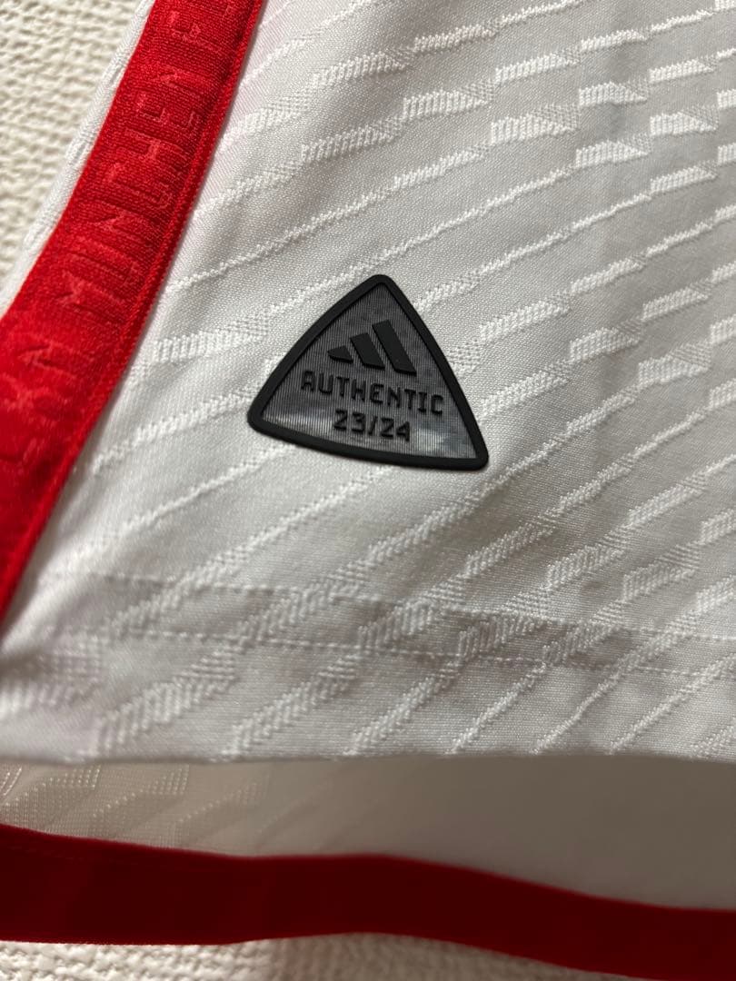 【正規品】23-24 バイエルン ホームユニフォーム オーセンティック