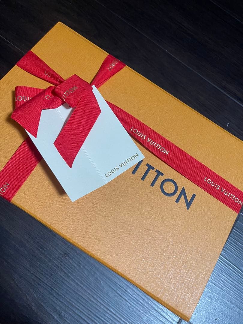 ルイヴィトン LOUIS VUITTON マフラー 黒と白 ラメ