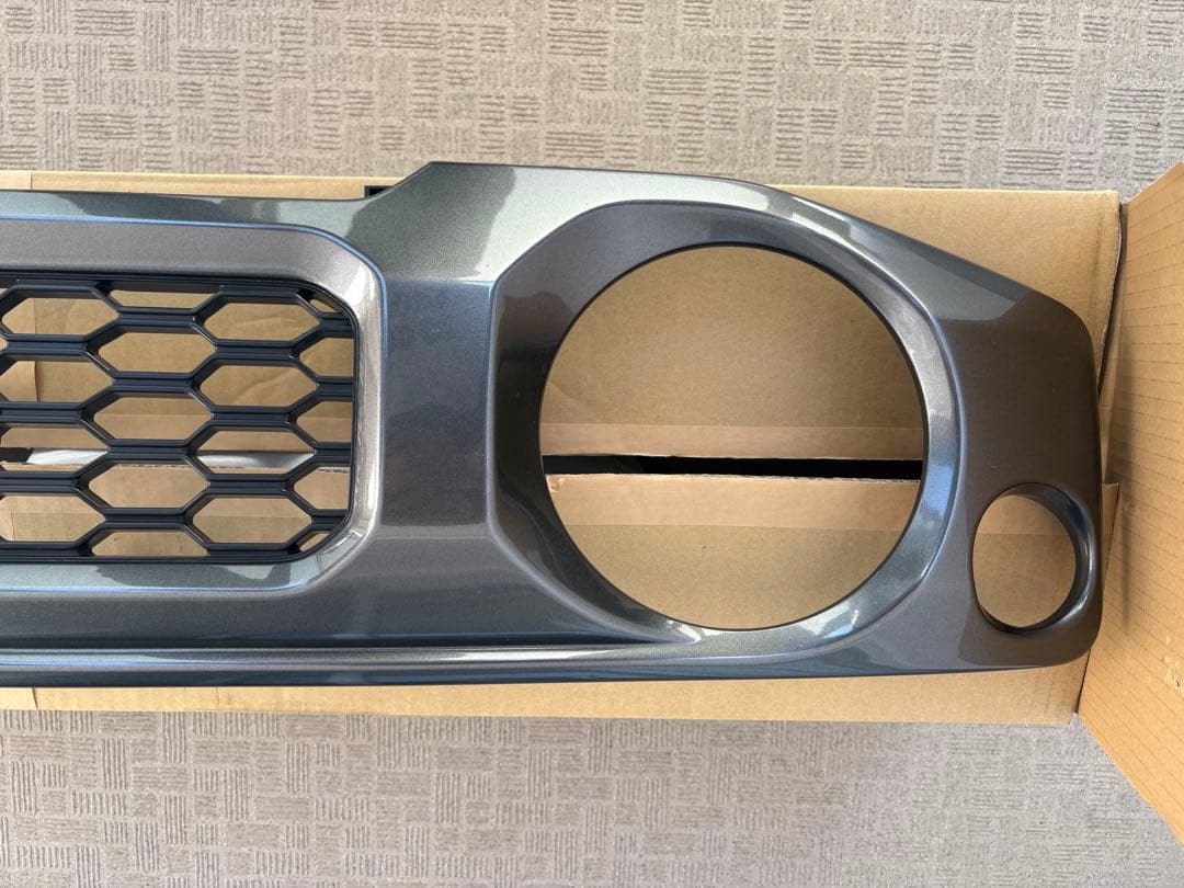 ジムニー　SUZUKI 純正フロントグリル 9911C-78R11-ZSC