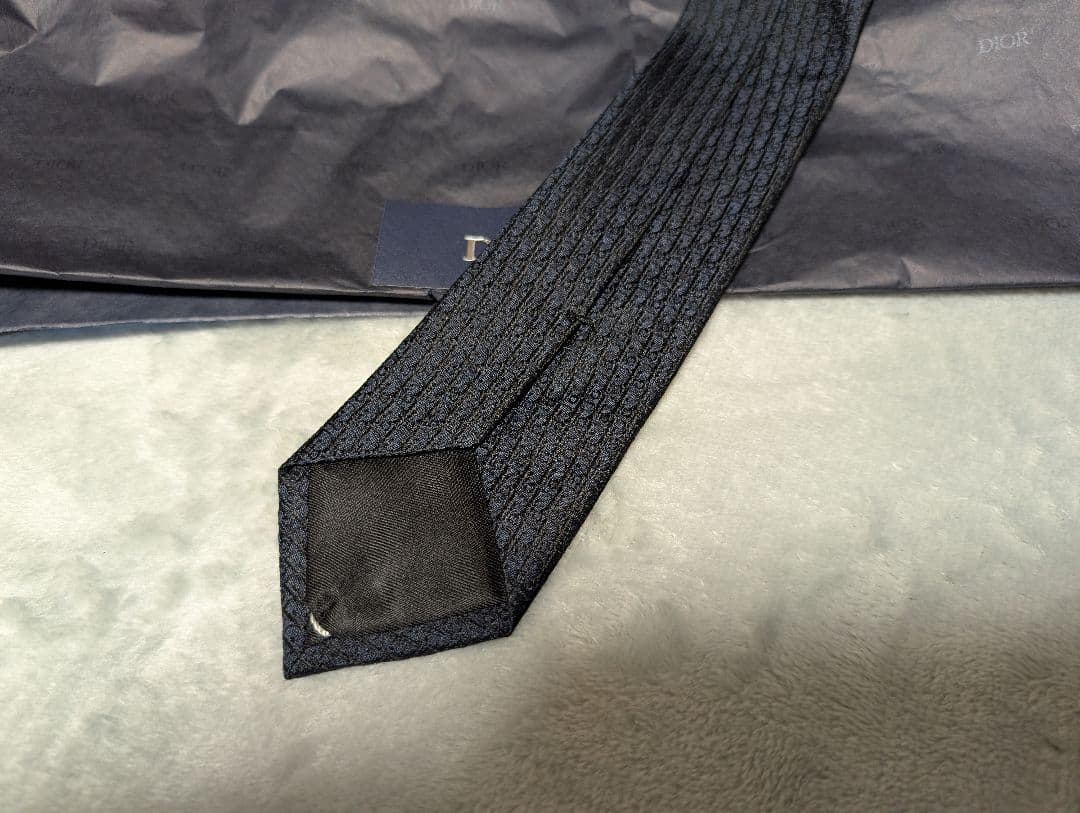 美品！鑑定あり　数回着用のみ クリスチャンディオール ネクタイ　（付属品完備）