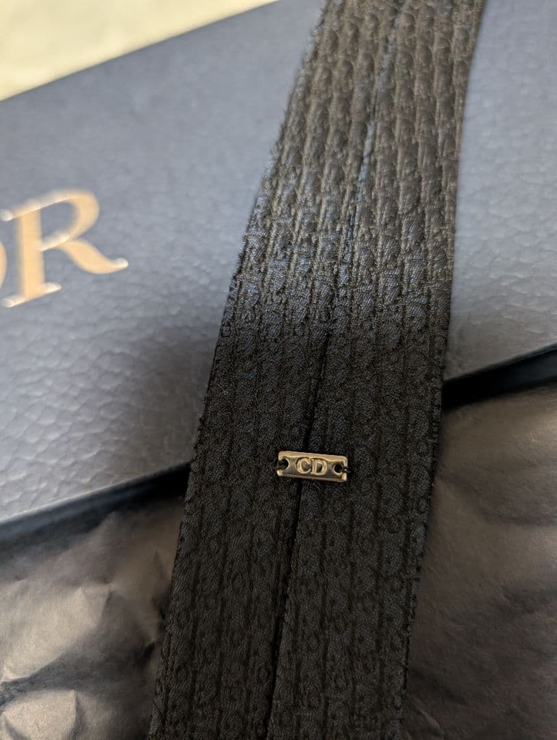 美品！鑑定あり　数回着用のみ クリスチャンディオール ネクタイ　（付属品完備）