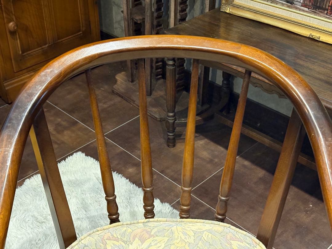 ②karimoku カリモク　アームチェア　ダイニングチェア　キャスター付　nZ