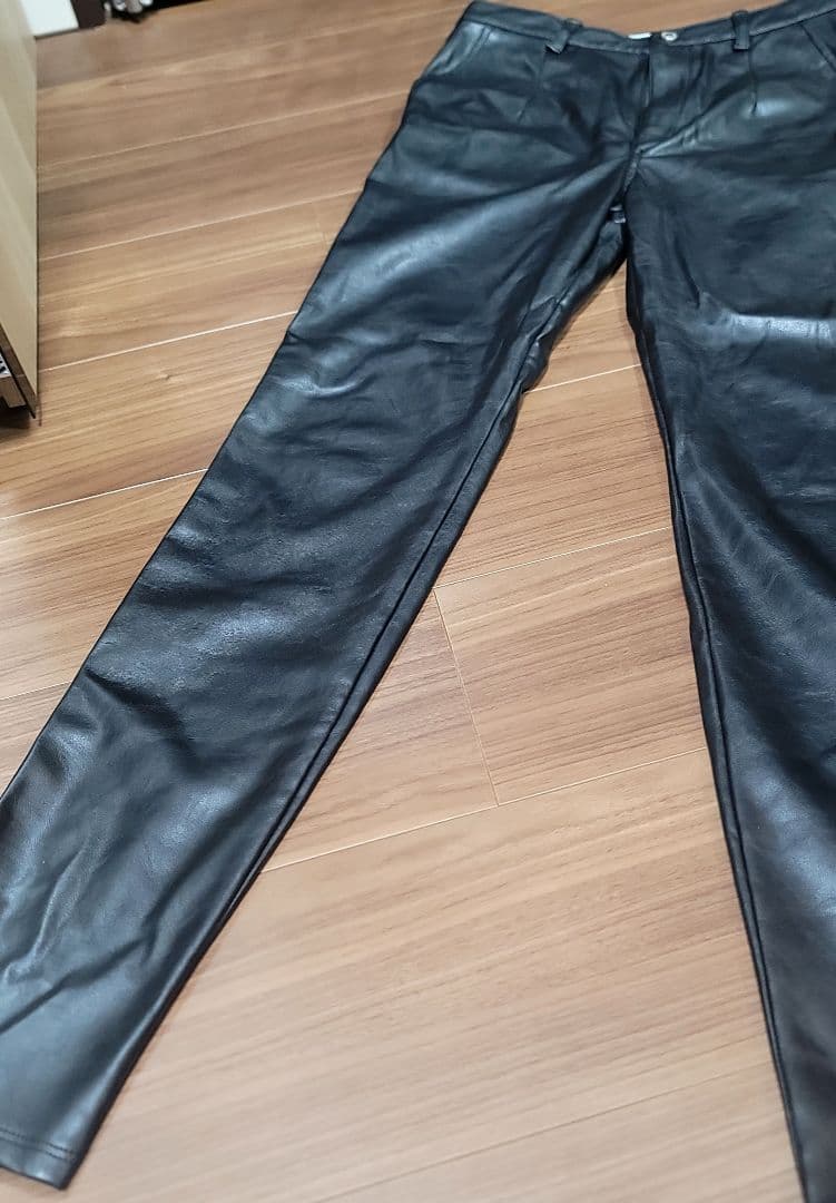 AKIRANAKA アキラナカ レザーパンツ フェイクレザー 黒 ブラック