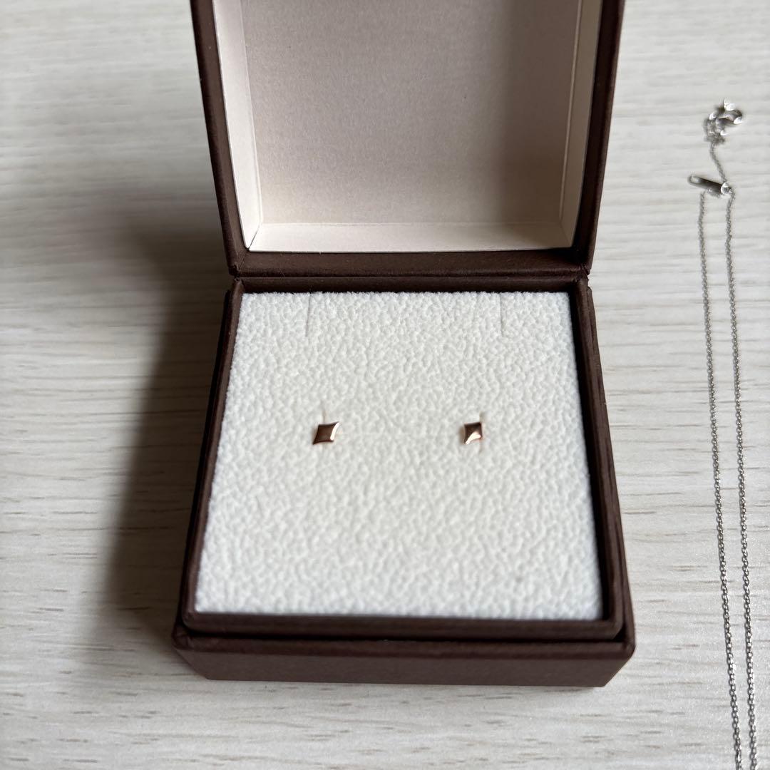 ダイヤモンドペンダントネックレス、ゴールドピアス