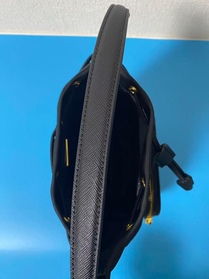 PRADA ブラック バケットバッグ