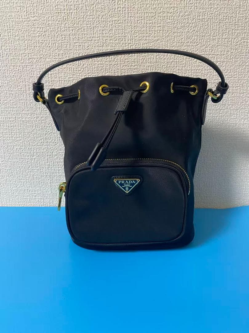 PRADA ブラック バケットバッグ
