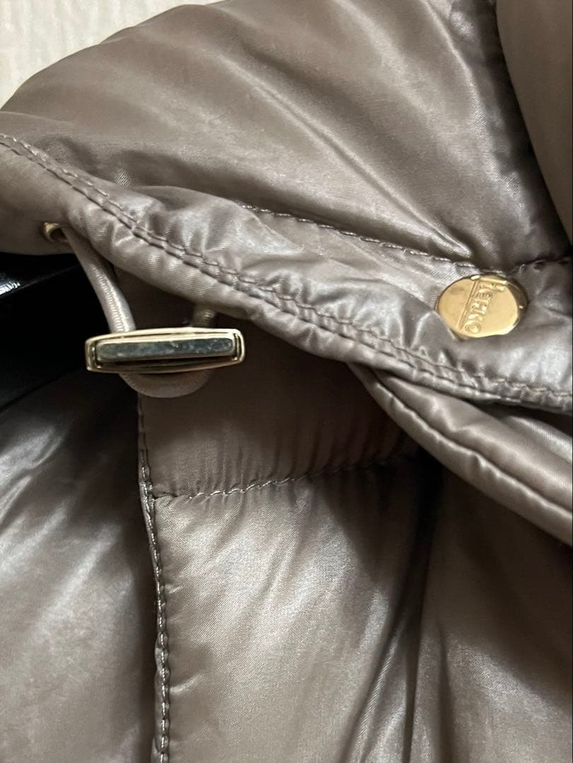 や*ま様 ヘルノ　レディス　フード付きスリムダウンベスト　ロング丈　サイズ44