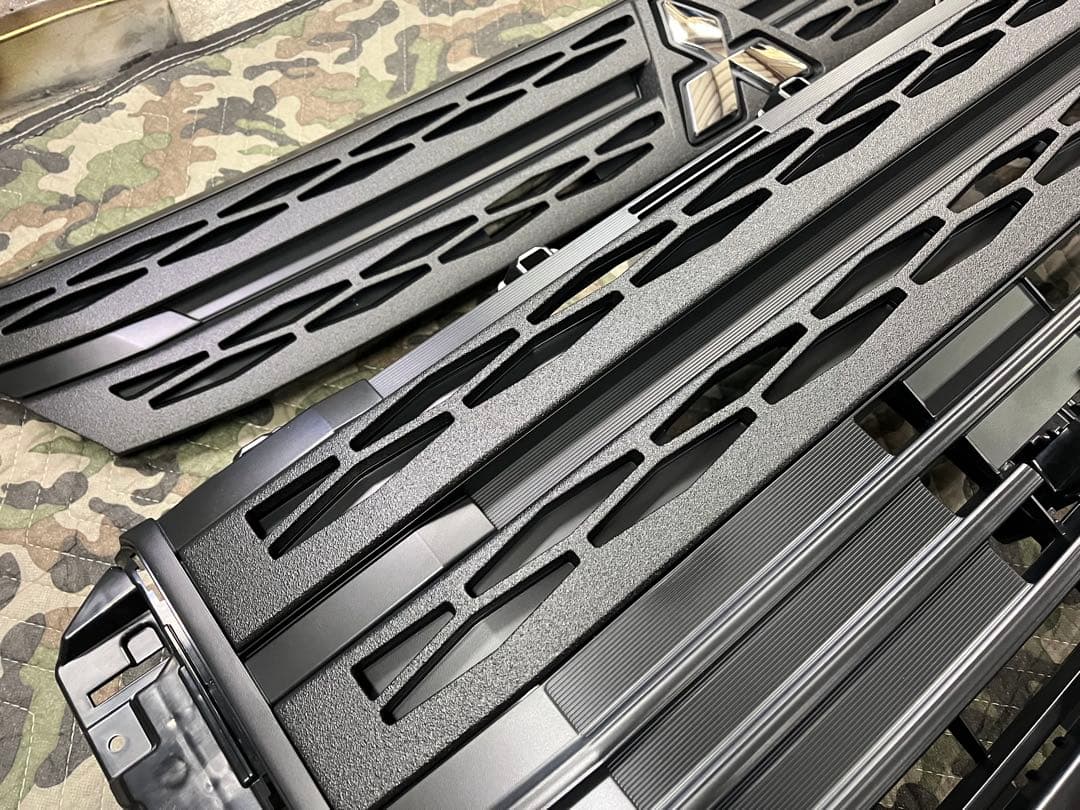 かあず新型デリカD5 後期　フロントグリル フォグベゼル　ラプター塗装