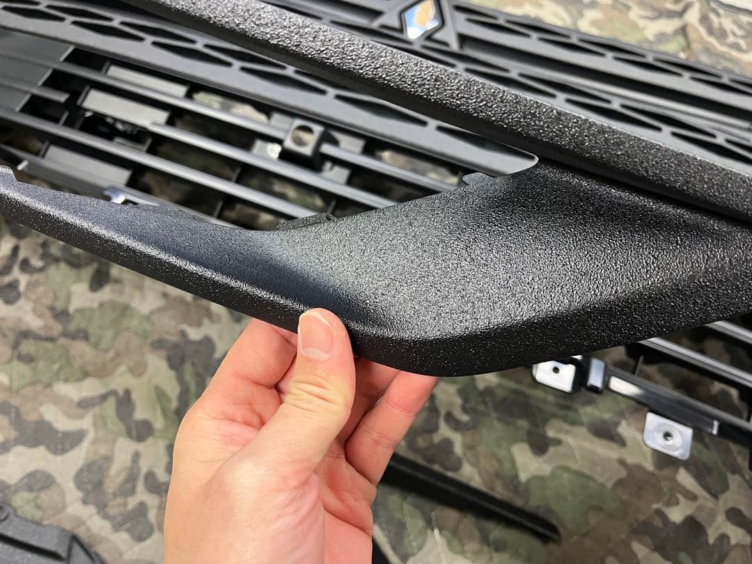 かあず新型デリカD5 後期　フロントグリル フォグベゼル　ラプター塗装