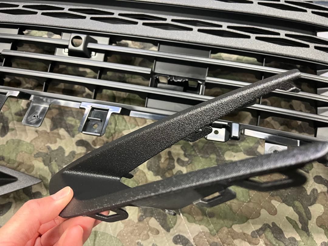 かあず新型デリカD5 後期　フロントグリル フォグベゼル　ラプター塗装