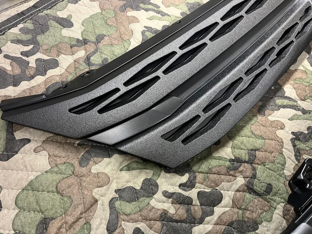 かあず新型デリカD5 後期　フロントグリル フォグベゼル　ラプター塗装