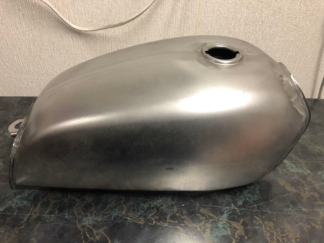 ☆新品汎用タンク　大容量8Ｌ　ビッグタンク　未塗装　エイプ　CD50　FTR